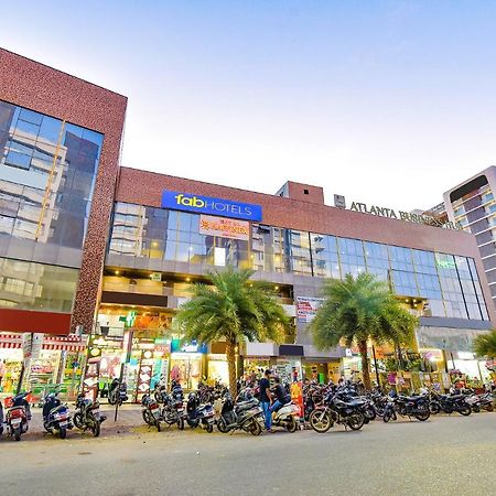 Fabhotel Happinex Сурат Екстер'єр фото