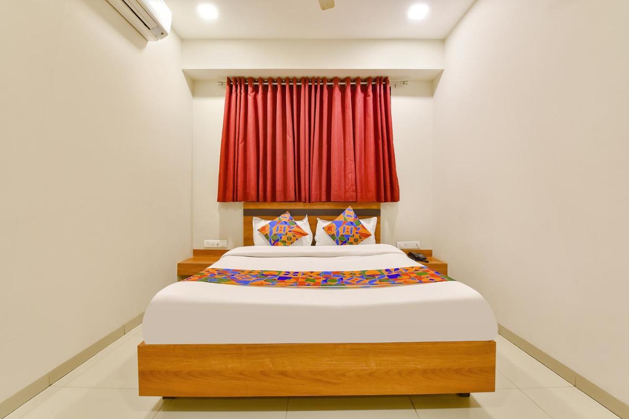Fabhotel Happinex Сурат Екстер'єр фото