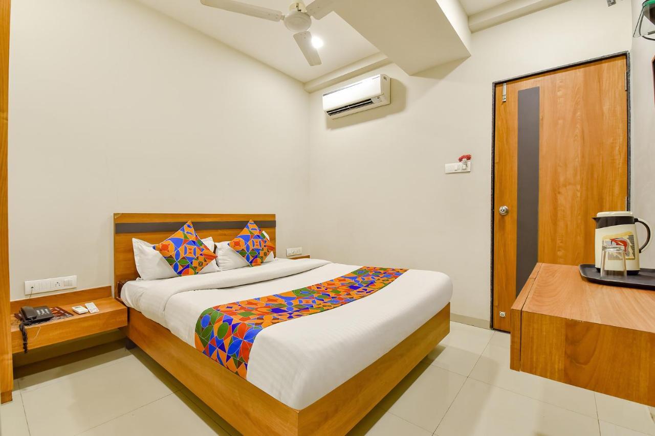 Fabhotel Happinex Сурат Екстер'єр фото