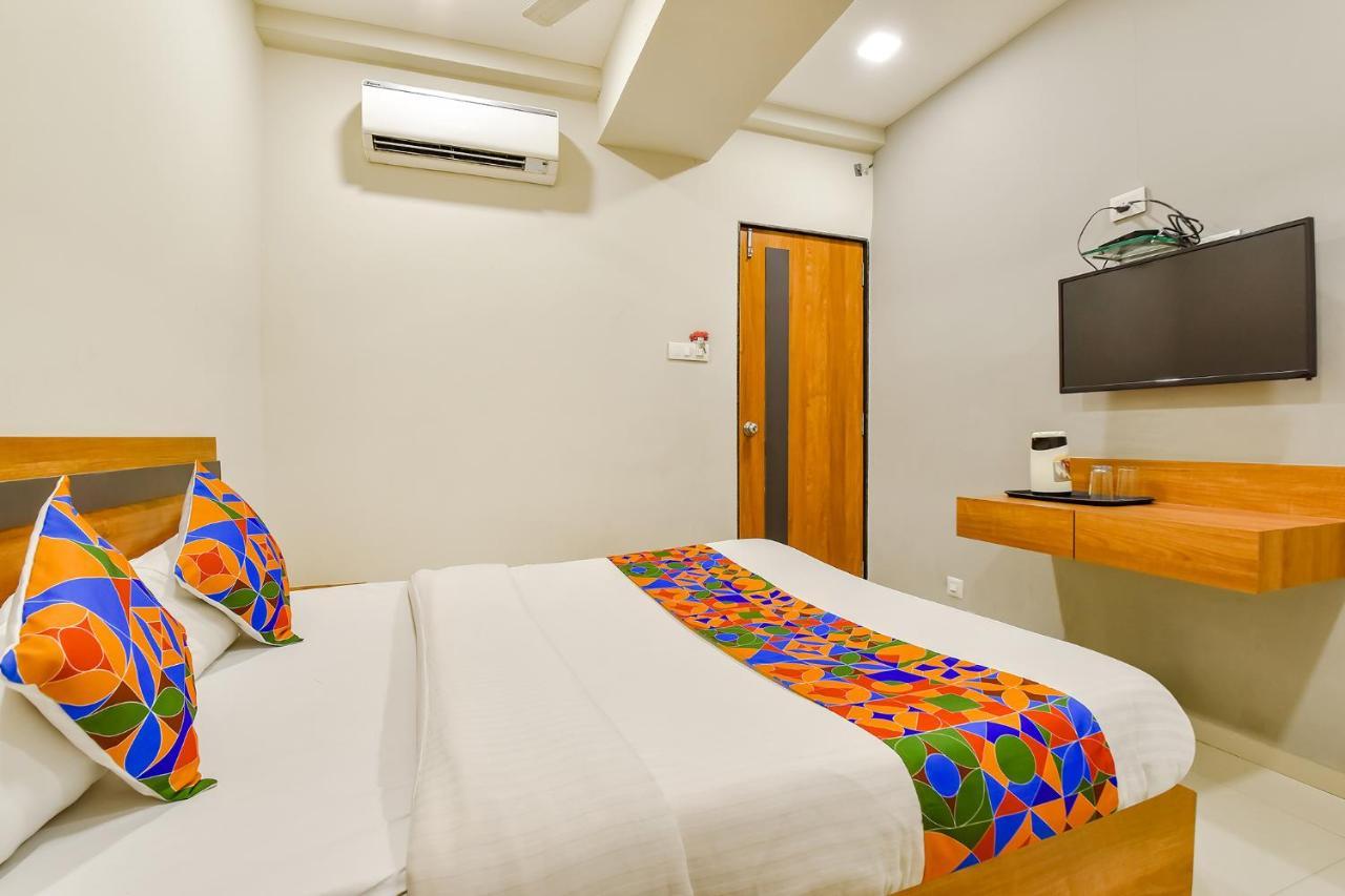 Fabhotel Happinex Сурат Екстер'єр фото