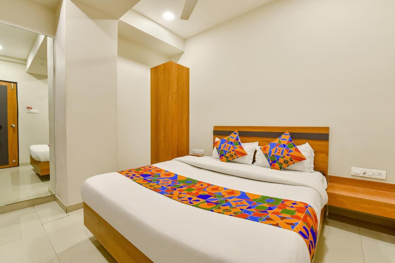 Fabhotel Happinex Сурат Екстер'єр фото